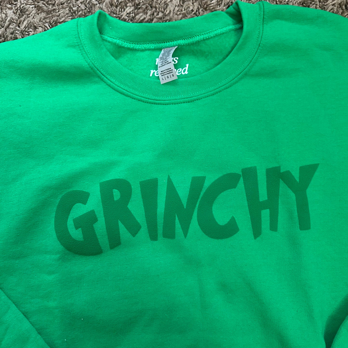 Grinchy Sweatshirt - L - No flaws